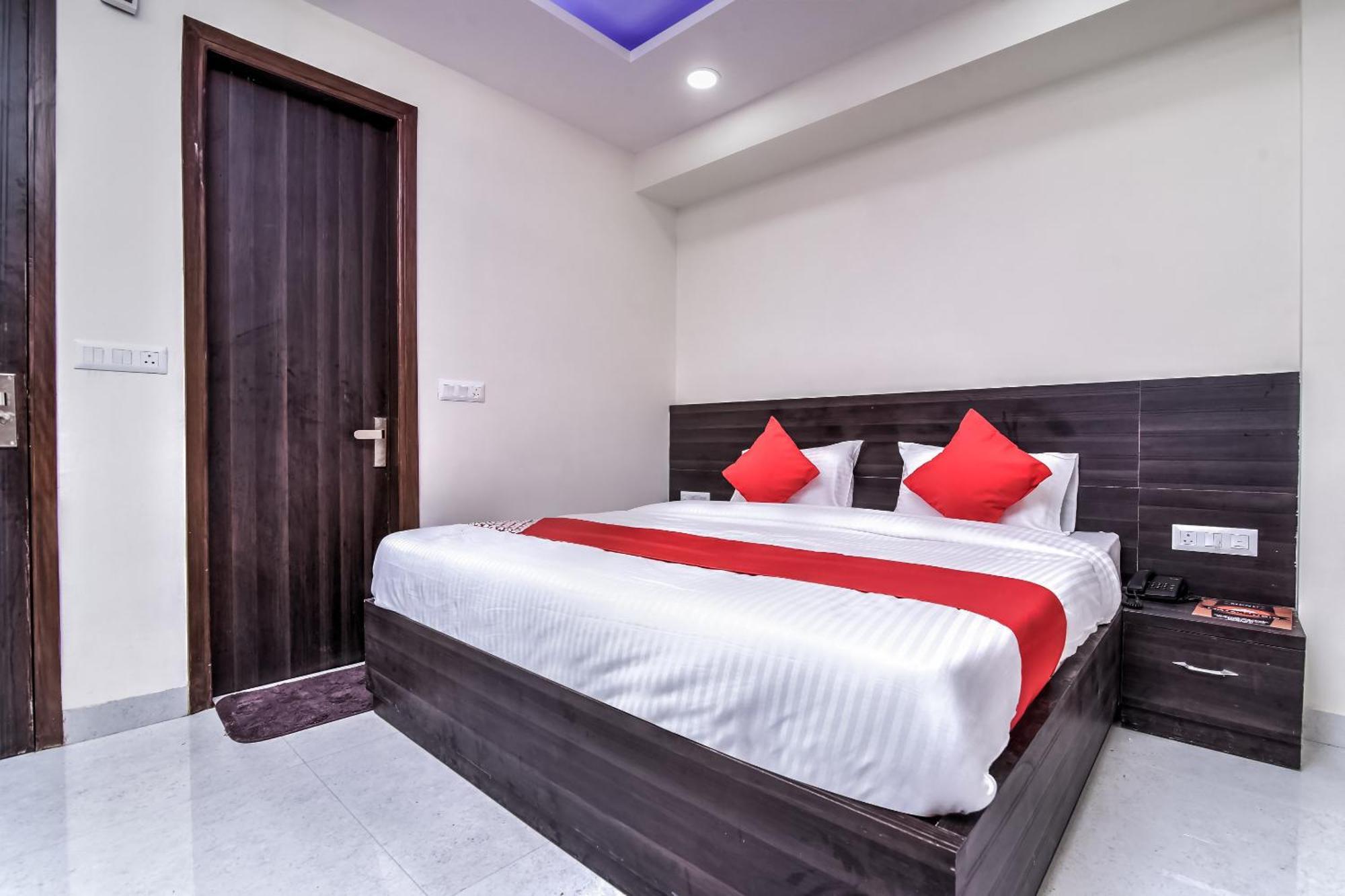 Hotel Aerostar Gold - Opposite Max Healthcare デリー エクステリア 写真