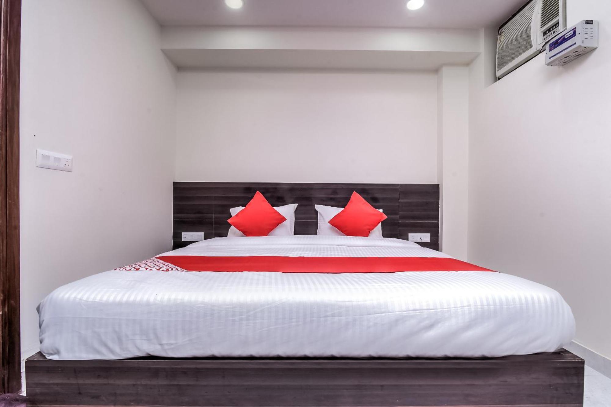 Hotel Aerostar Gold - Opposite Max Healthcare デリー エクステリア 写真