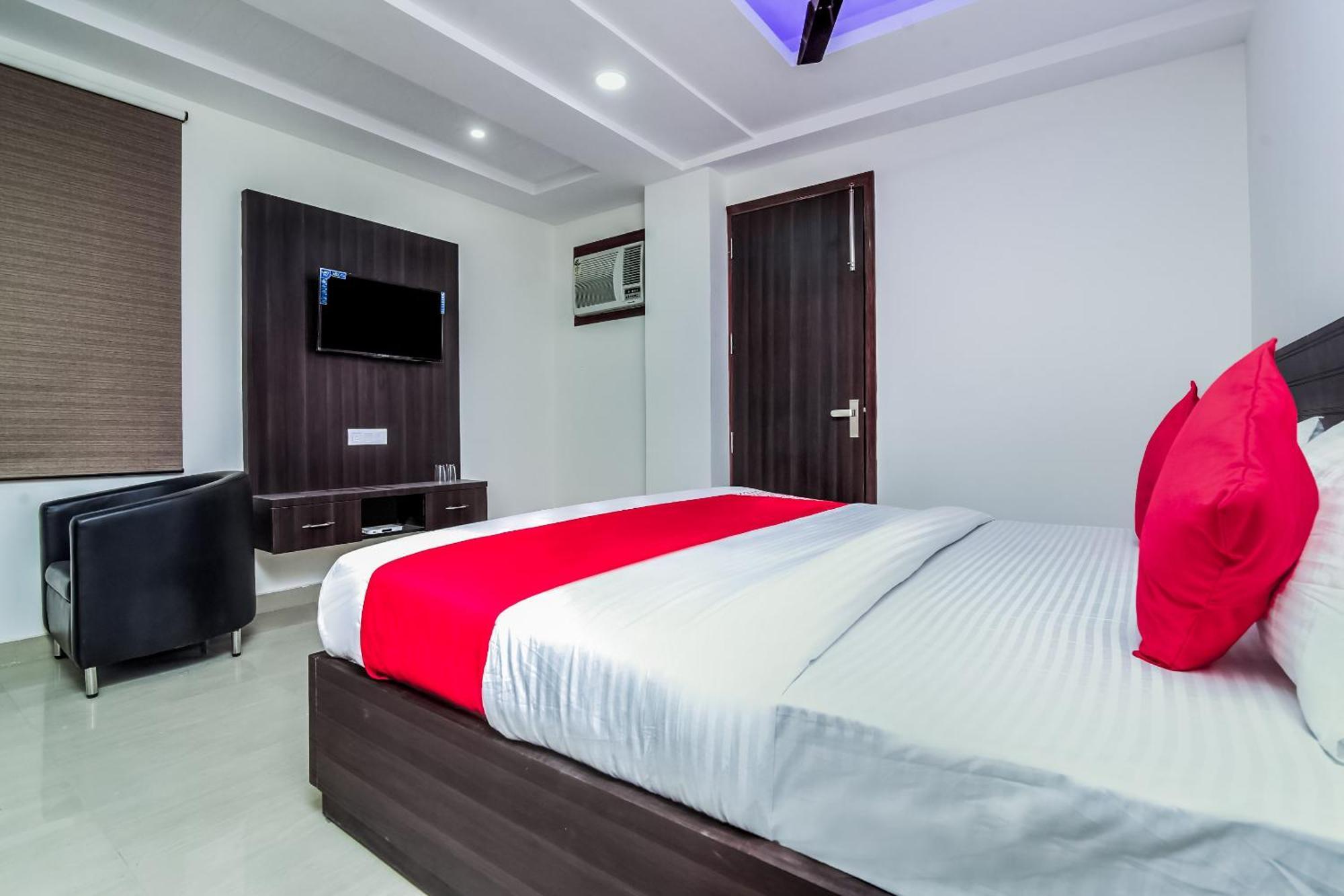 Hotel Aerostar Gold - Opposite Max Healthcare デリー エクステリア 写真