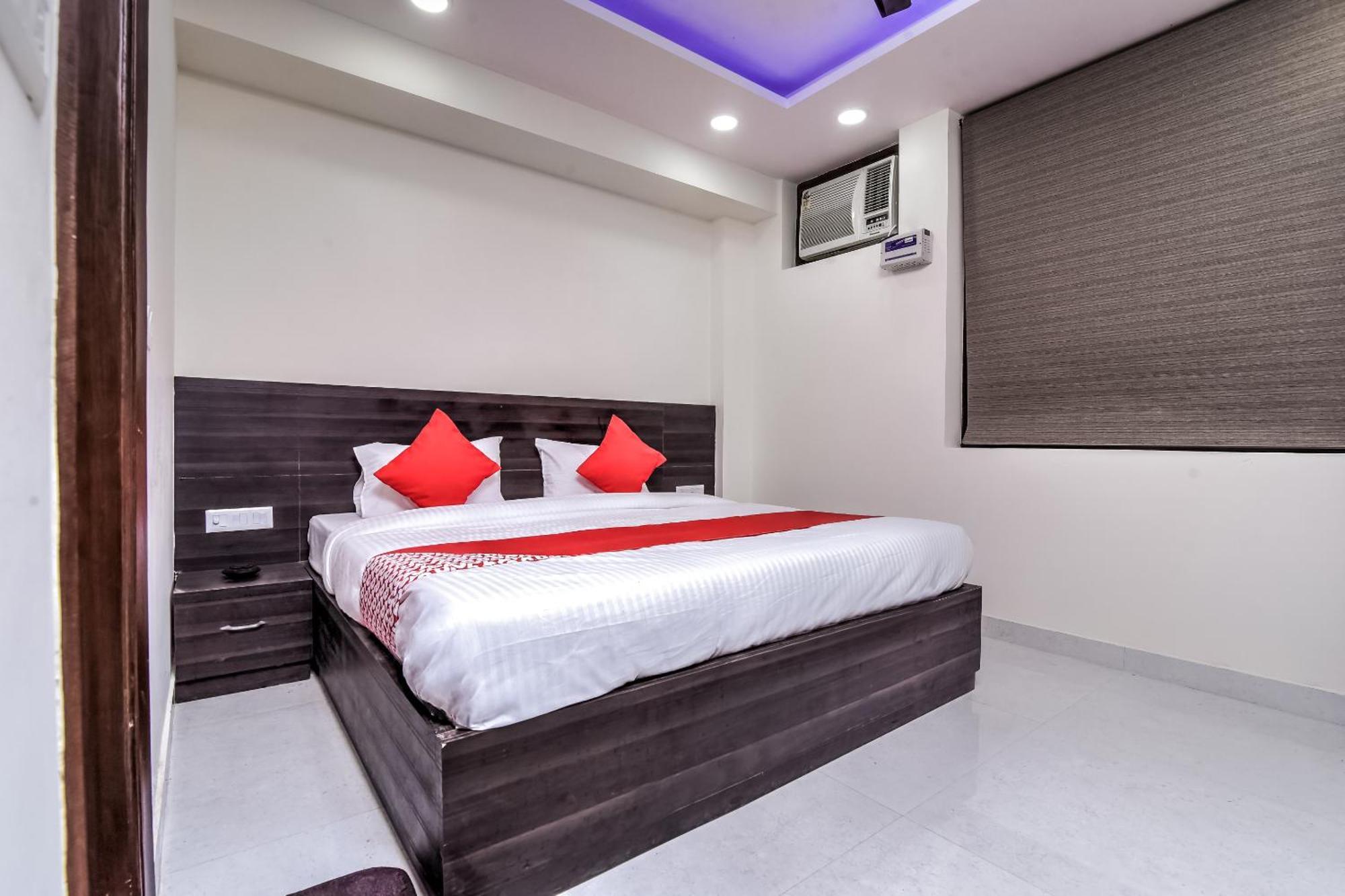 Hotel Aerostar Gold - Opposite Max Healthcare デリー エクステリア 写真