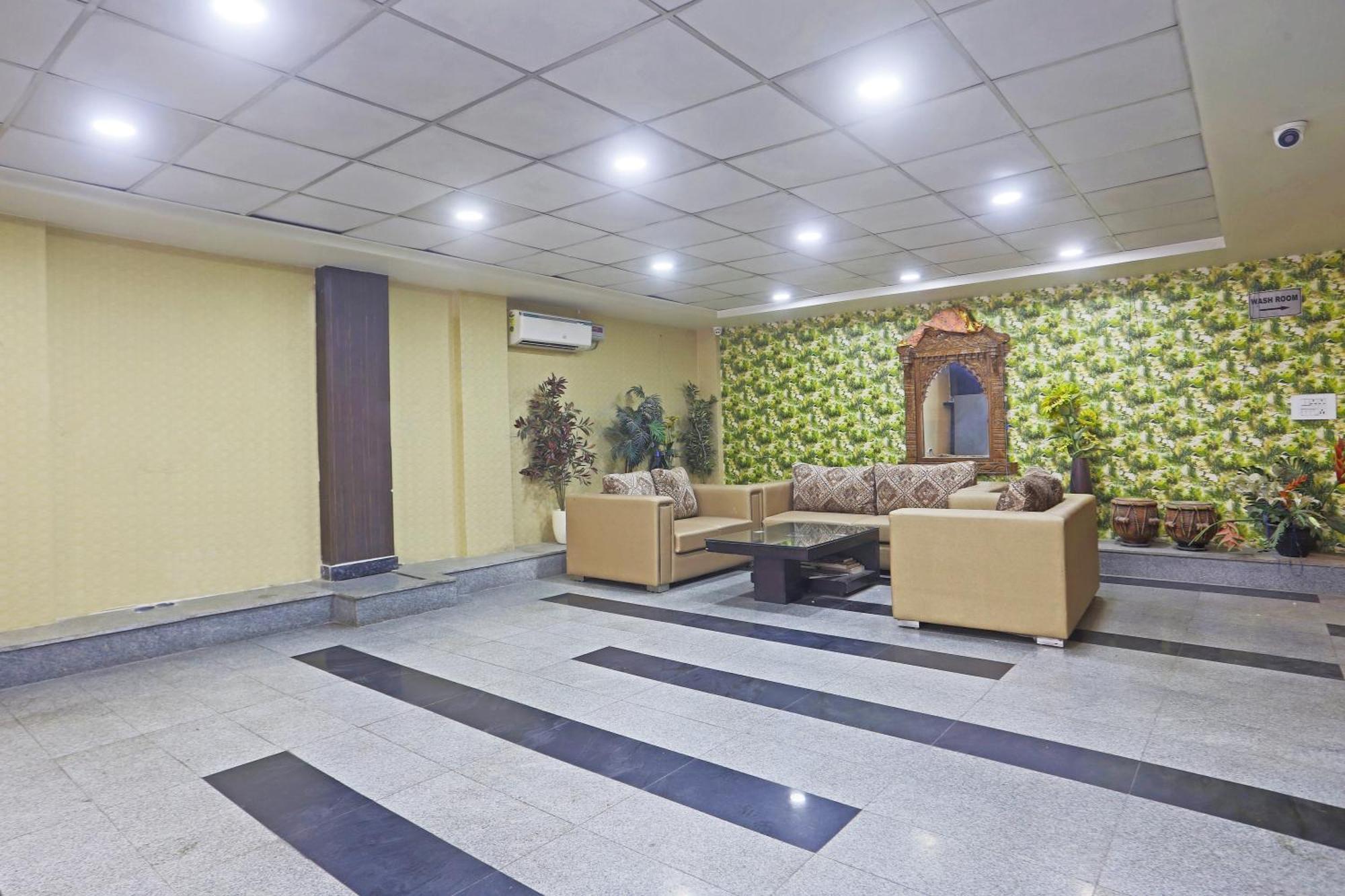 Hotel Aerostar Gold - Opposite Max Healthcare デリー エクステリア 写真