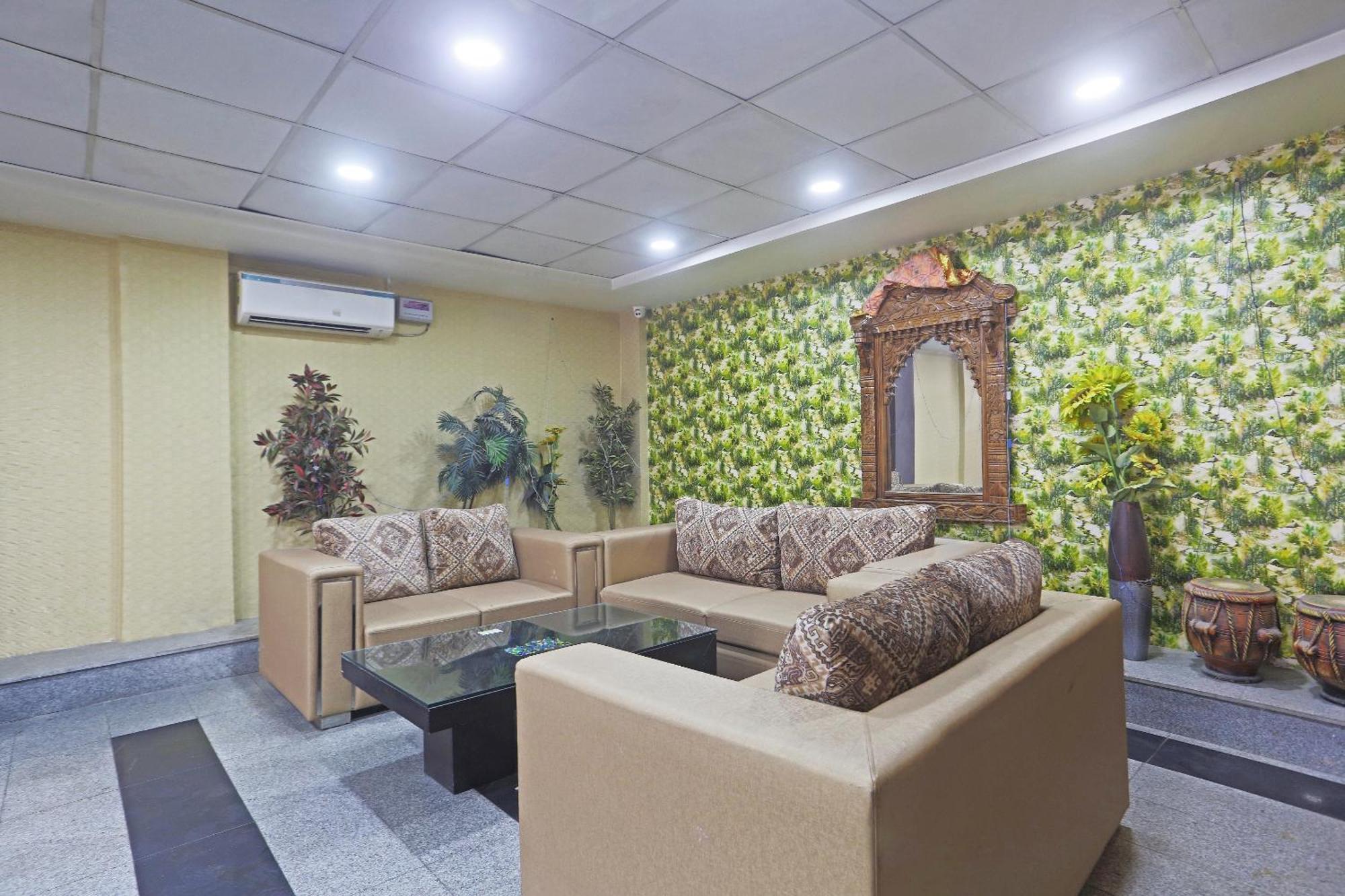 Hotel Aerostar Gold - Opposite Max Healthcare デリー エクステリア 写真