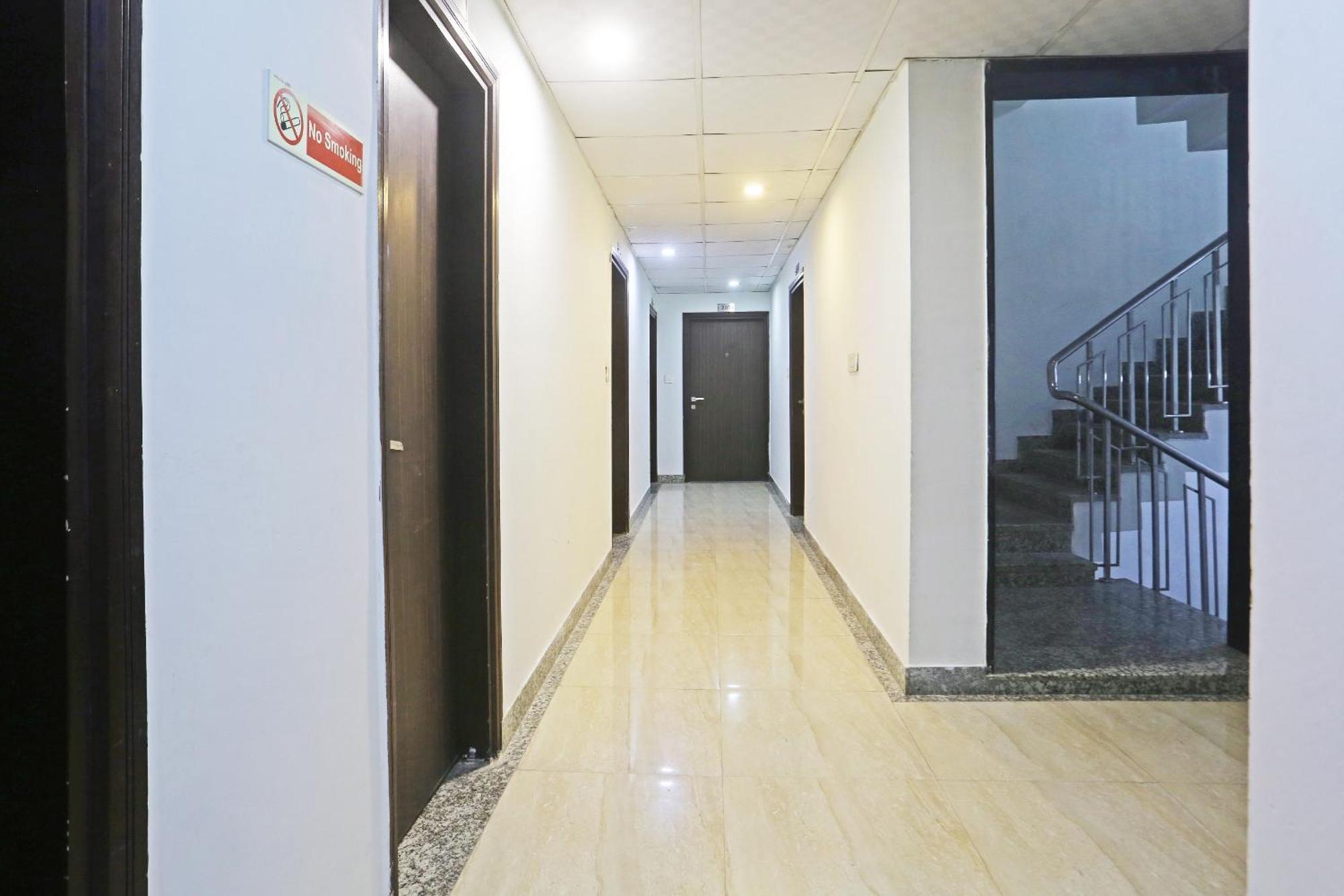 Hotel Aerostar Gold - Opposite Max Healthcare デリー エクステリア 写真