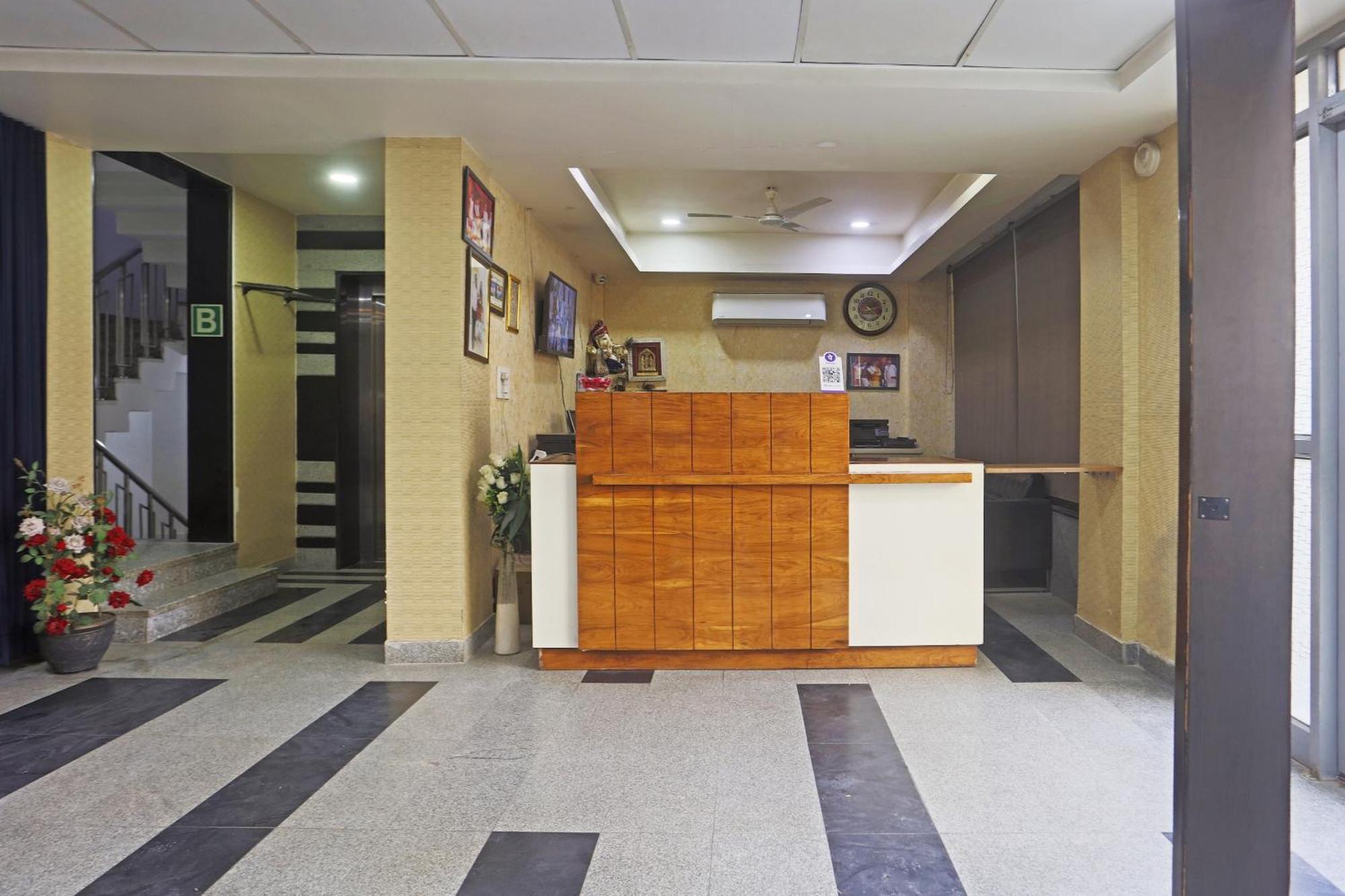 Hotel Aerostar Gold - Opposite Max Healthcare デリー エクステリア 写真