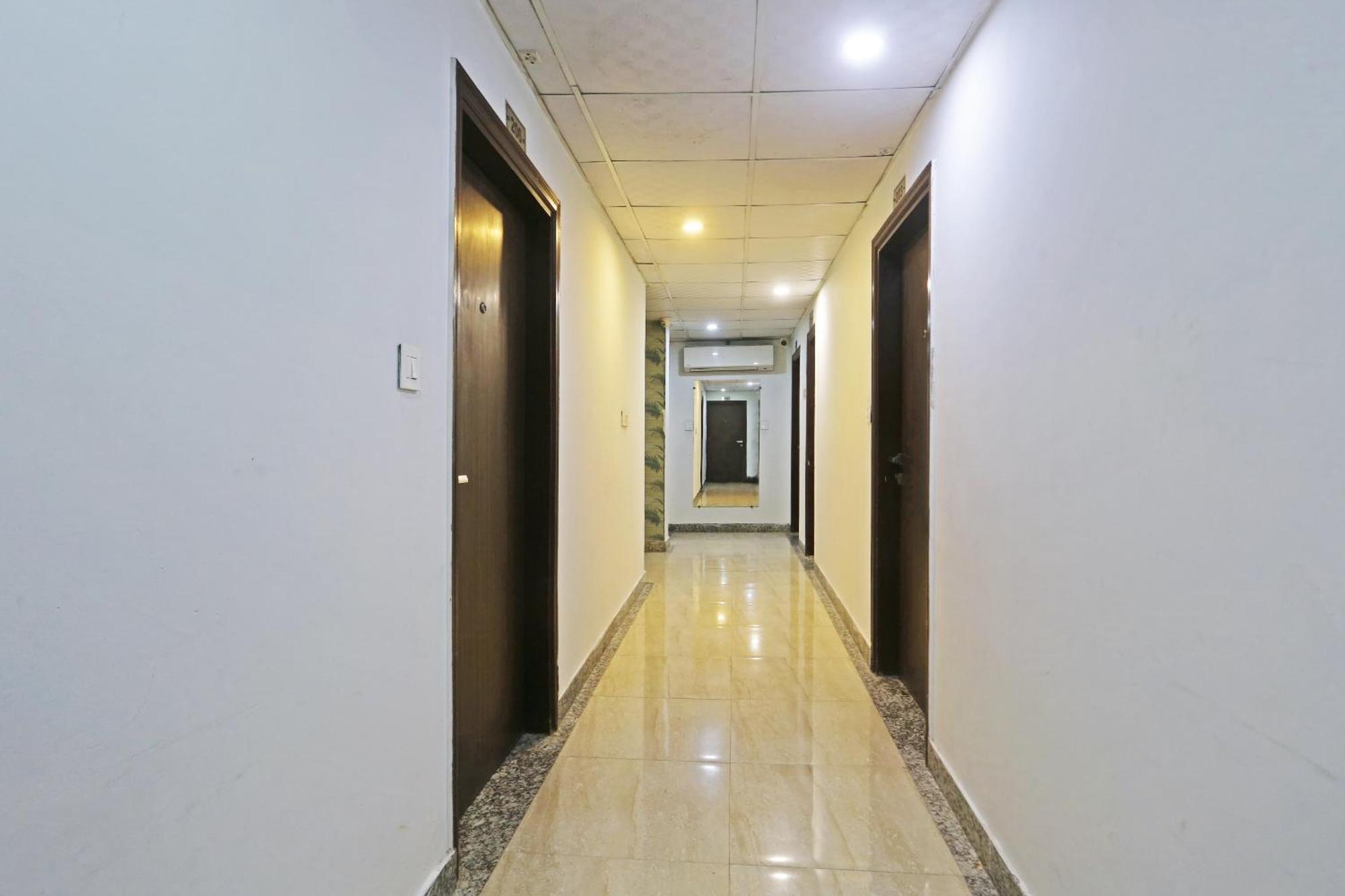 Hotel Aerostar Gold - Opposite Max Healthcare デリー エクステリア 写真