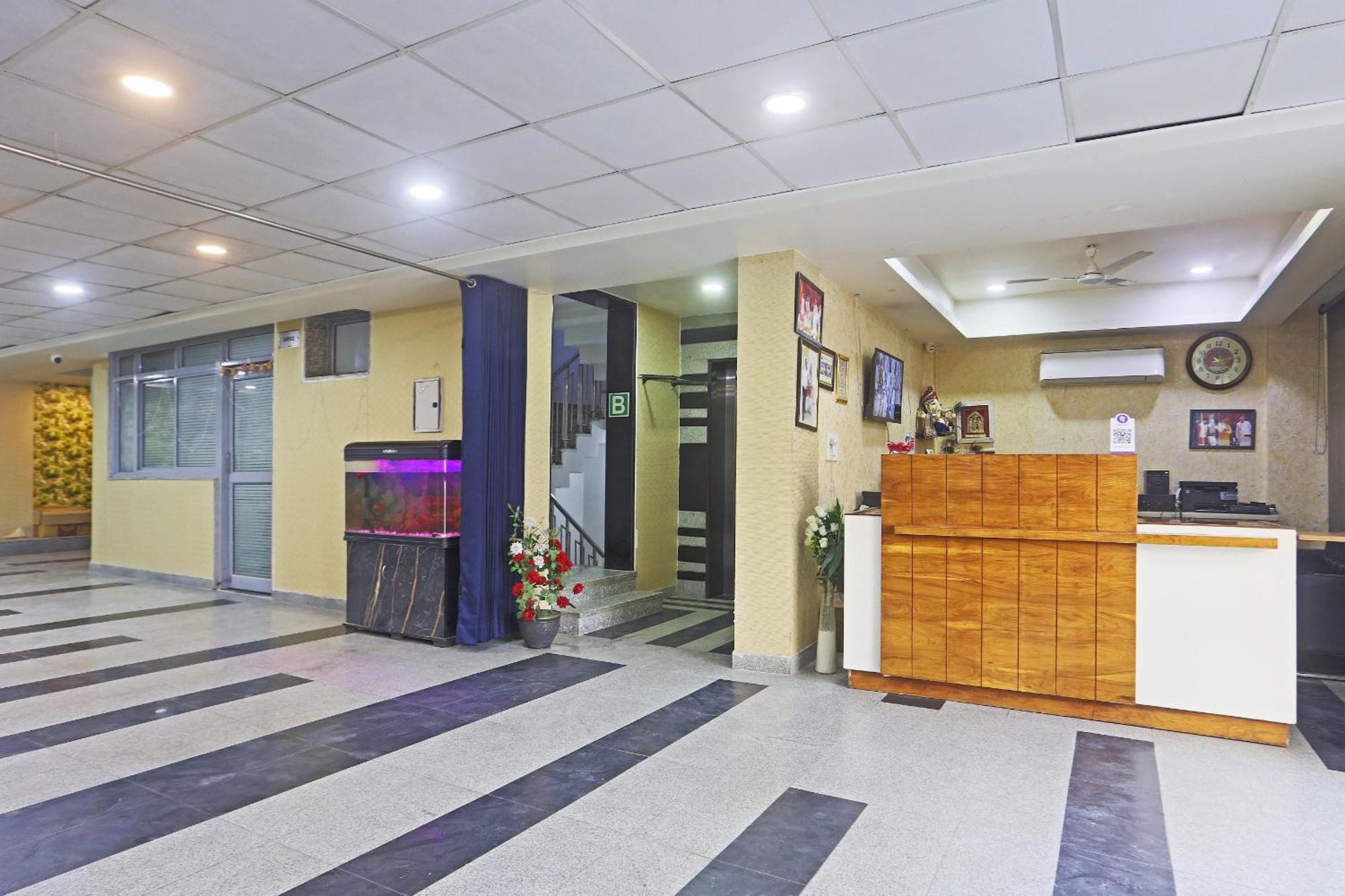 Hotel Aerostar Gold - Opposite Max Healthcare デリー エクステリア 写真