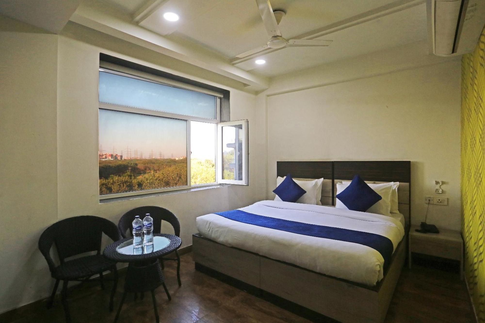Hotel Aerostar Gold - Opposite Max Healthcare デリー エクステリア 写真