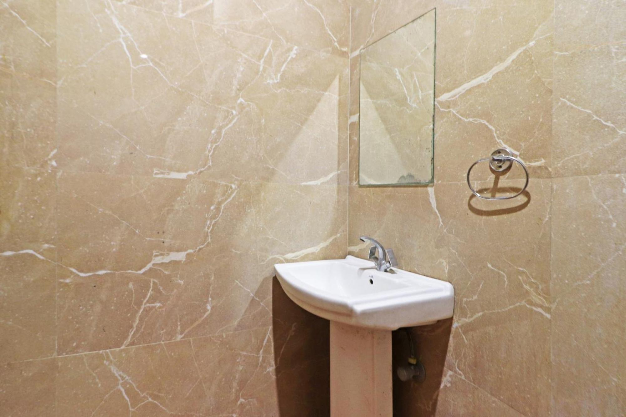 Hotel Aerostar Gold - Opposite Max Healthcare デリー エクステリア 写真