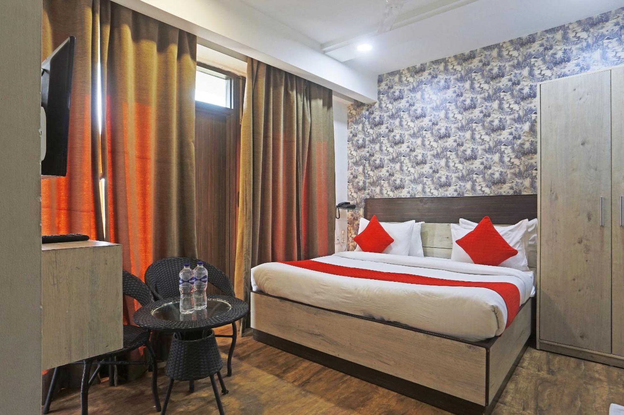 Hotel Aerostar Gold - Opposite Max Healthcare デリー エクステリア 写真