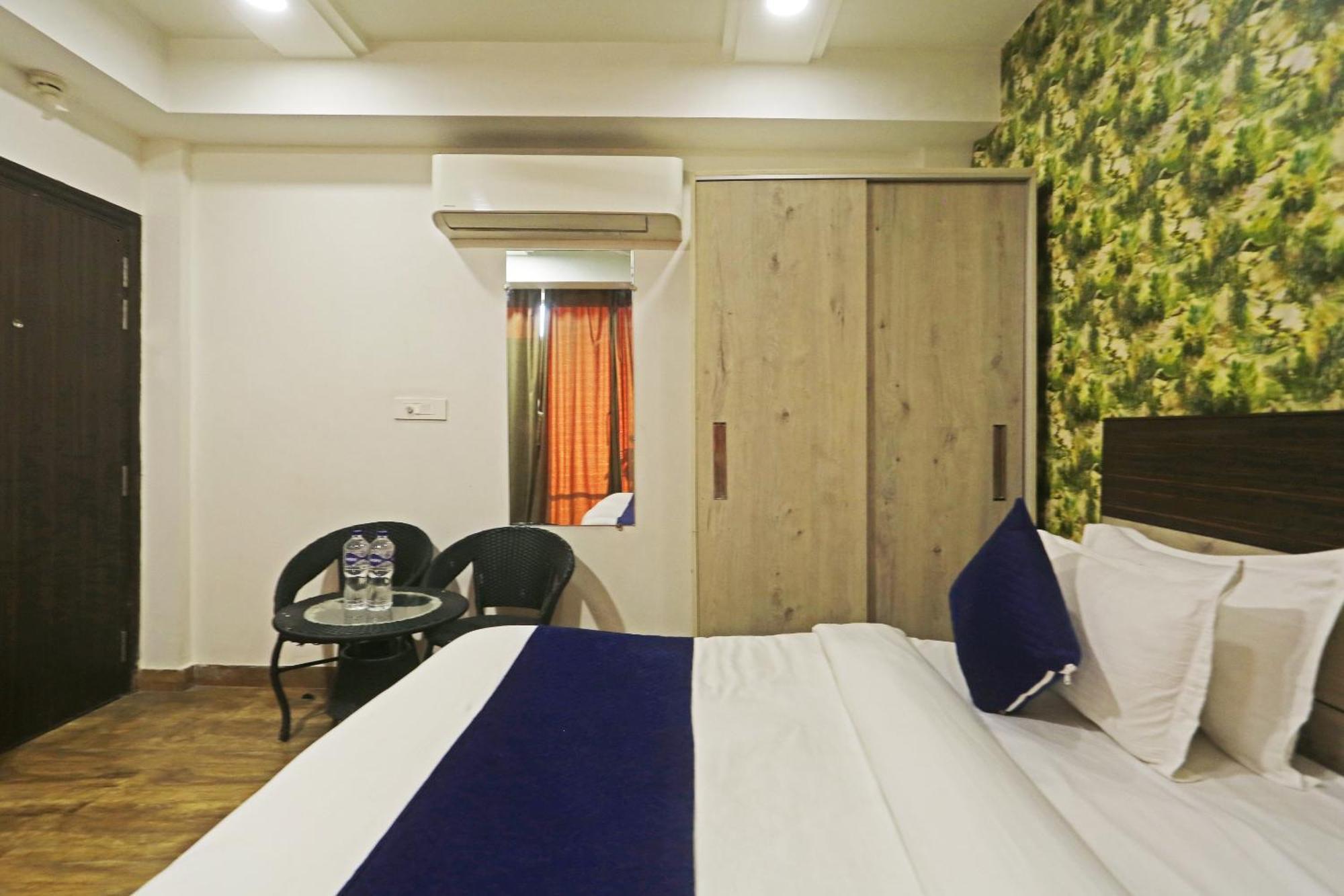 Hotel Aerostar Gold - Opposite Max Healthcare デリー エクステリア 写真