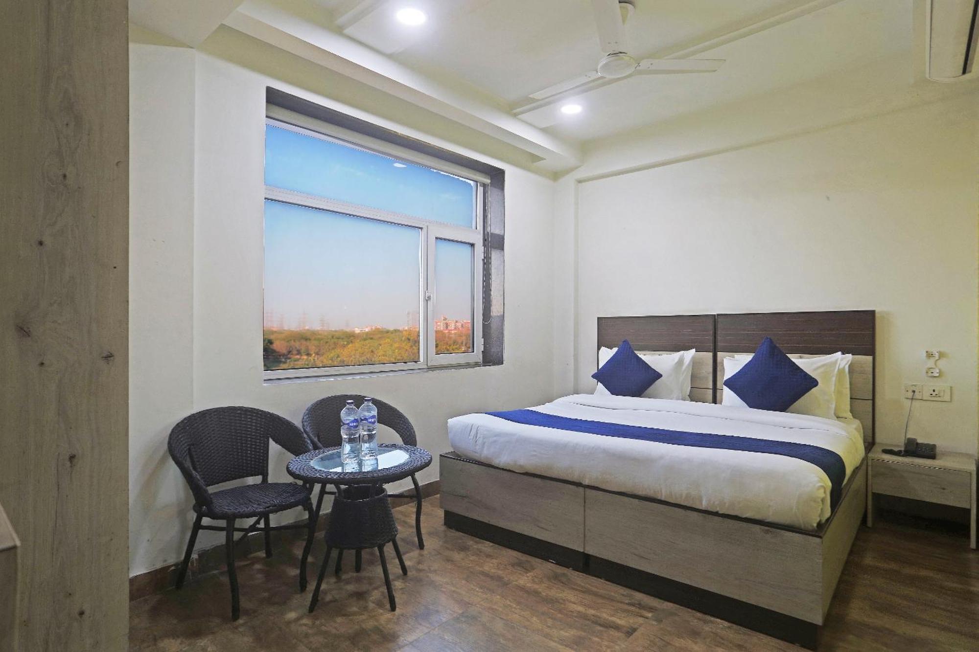 Hotel Aerostar Gold - Opposite Max Healthcare デリー エクステリア 写真