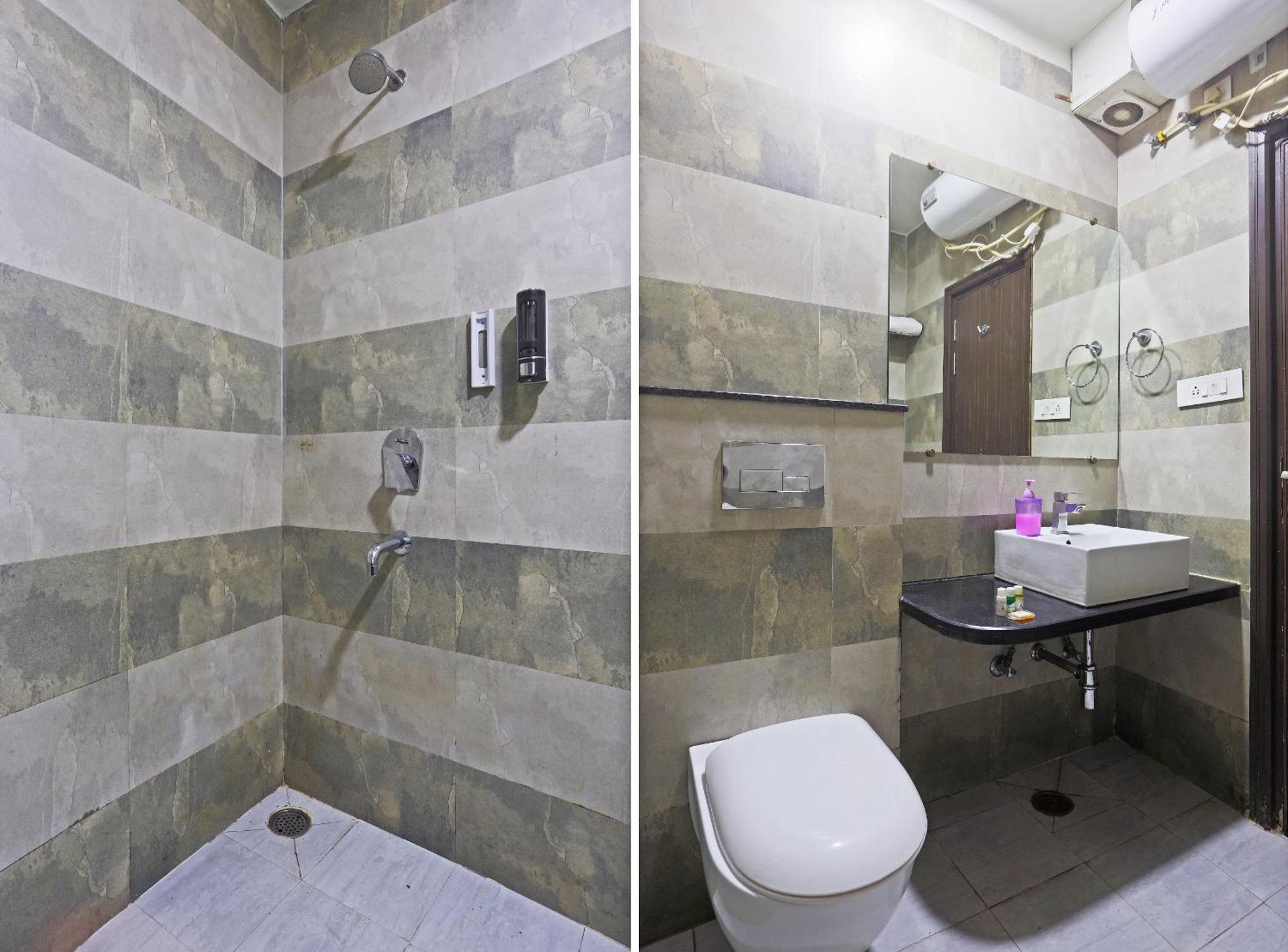 Hotel Aerostar Gold - Opposite Max Healthcare デリー エクステリア 写真