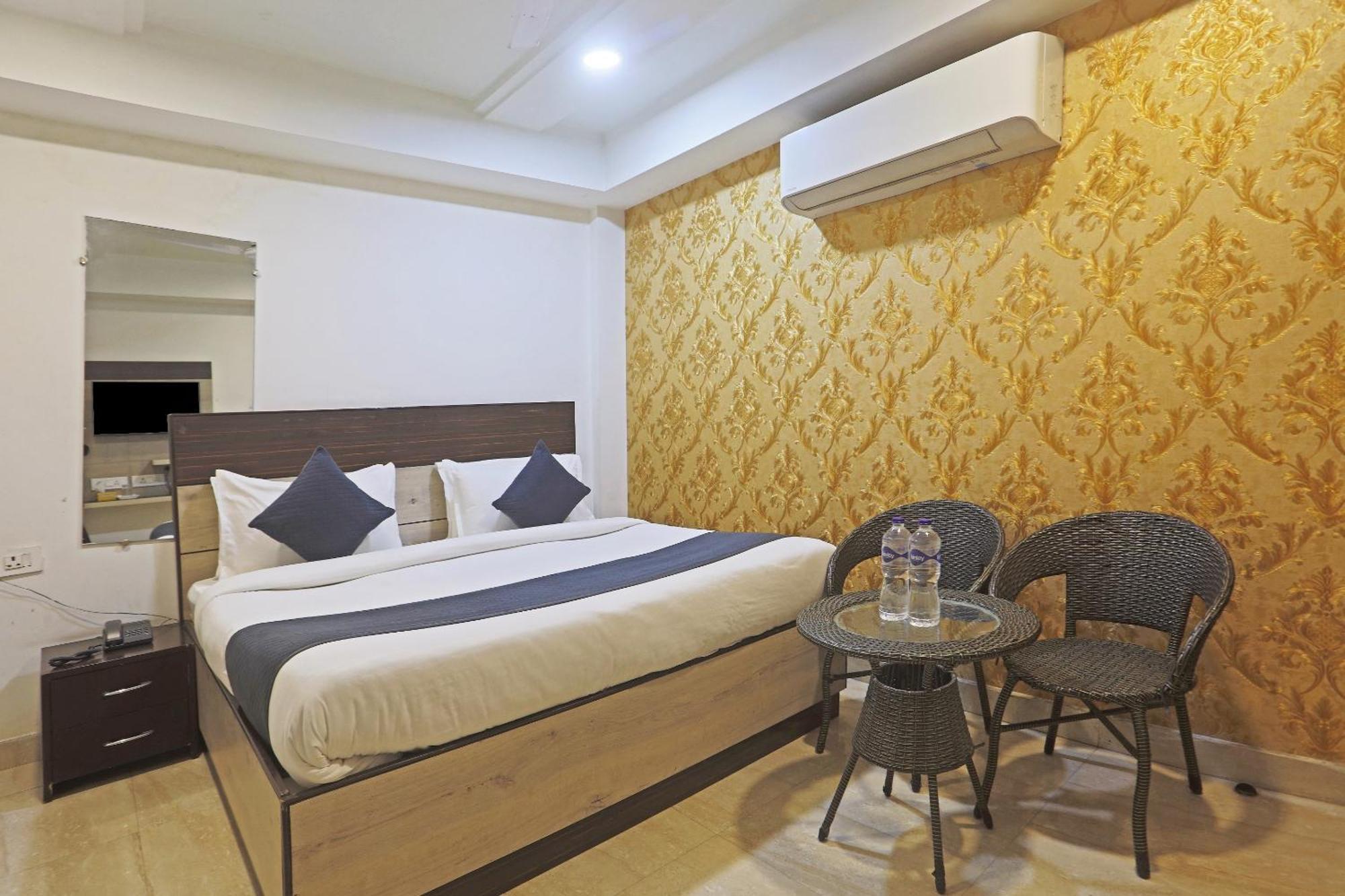 Hotel Aerostar Gold - Opposite Max Healthcare デリー エクステリア 写真